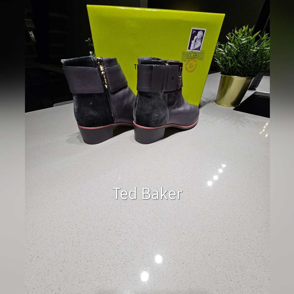 TED BAKER Superbes bottes en cuir véritable très peu portées